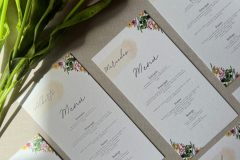 boda-minuta-menu-personalizada-acuarela-flores-ilustracion-con-nombre-invitados