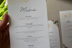 menu-minuta-boda-acuarela-flores-nombre-invitado-minimalista