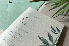 boda-invitacion-personalizada-acuarela-ilustracion-flores-rama-verde-borde